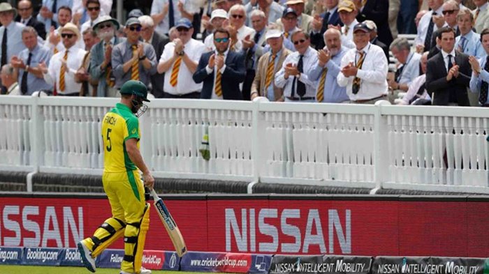 Aaron Finch walks back to the Pavilion